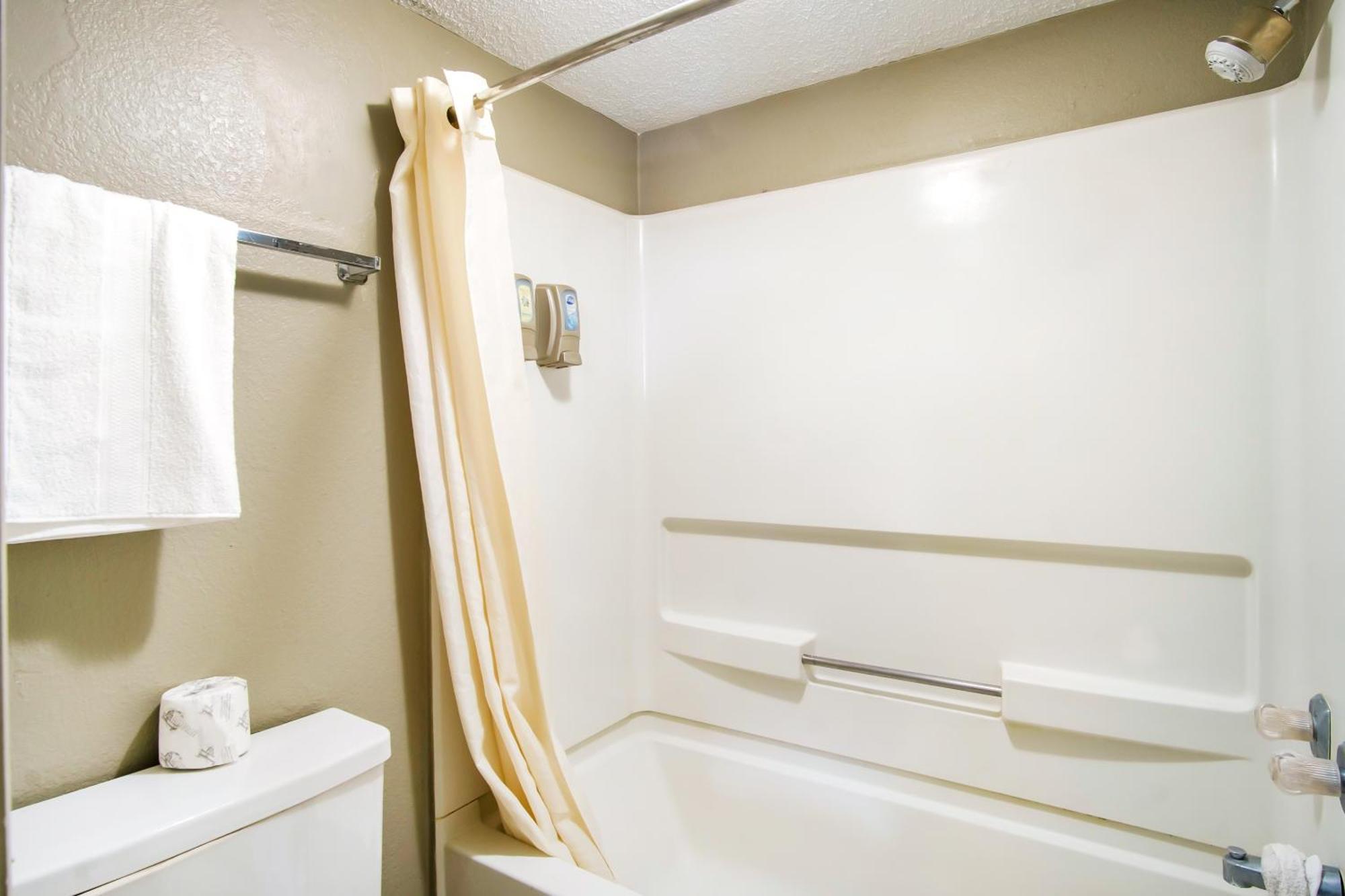 Oyo Hotel Hutchinson West 4Th Ave المظهر الخارجي الصورة