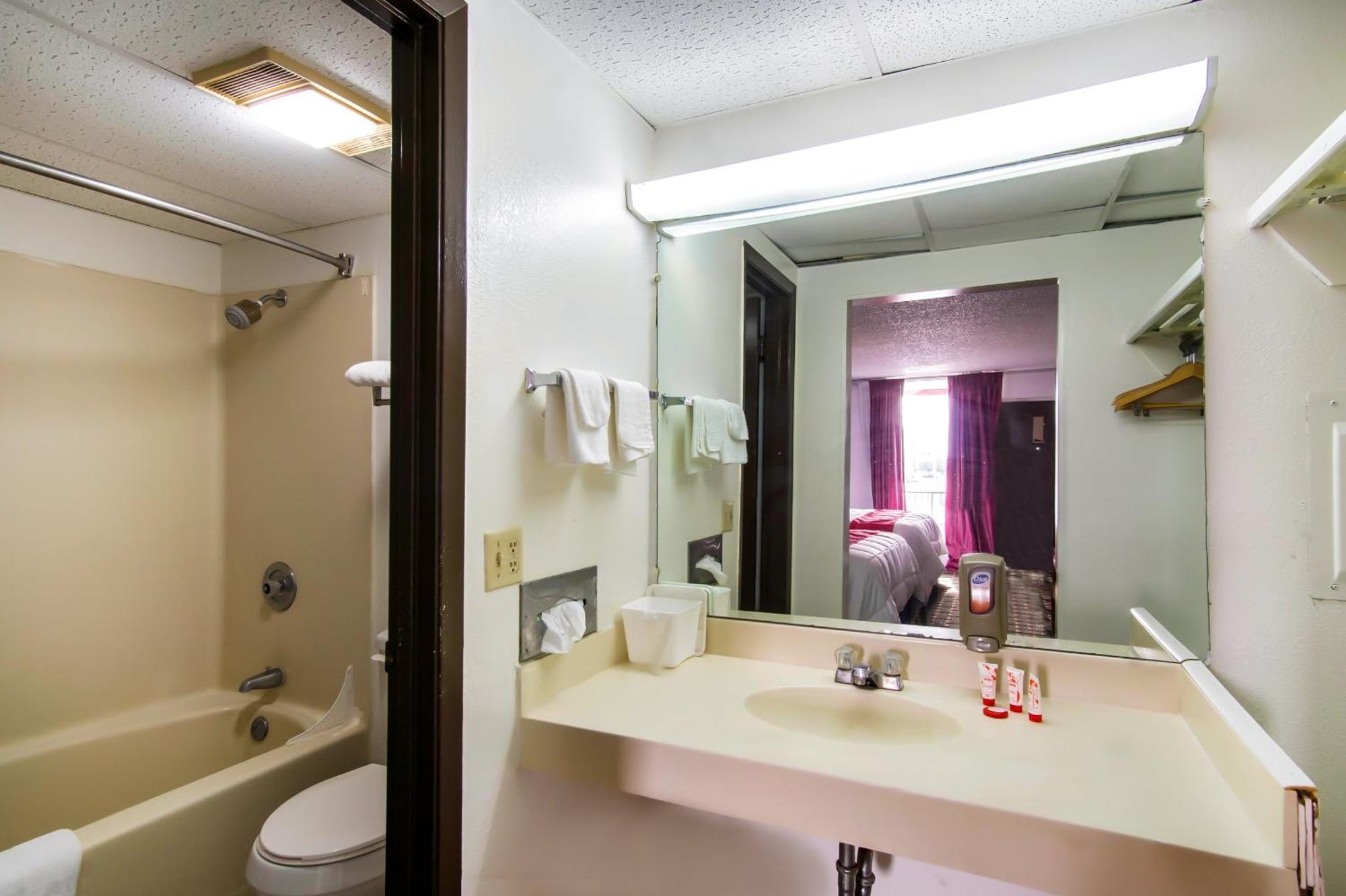 Oyo Hotel Hutchinson West 4Th Ave المظهر الخارجي الصورة