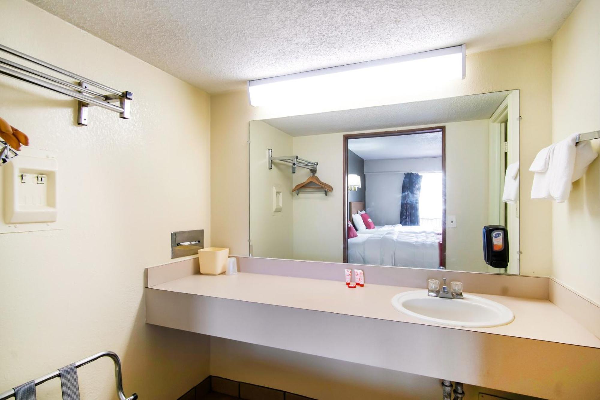 Oyo Hotel Hutchinson West 4Th Ave المظهر الخارجي الصورة