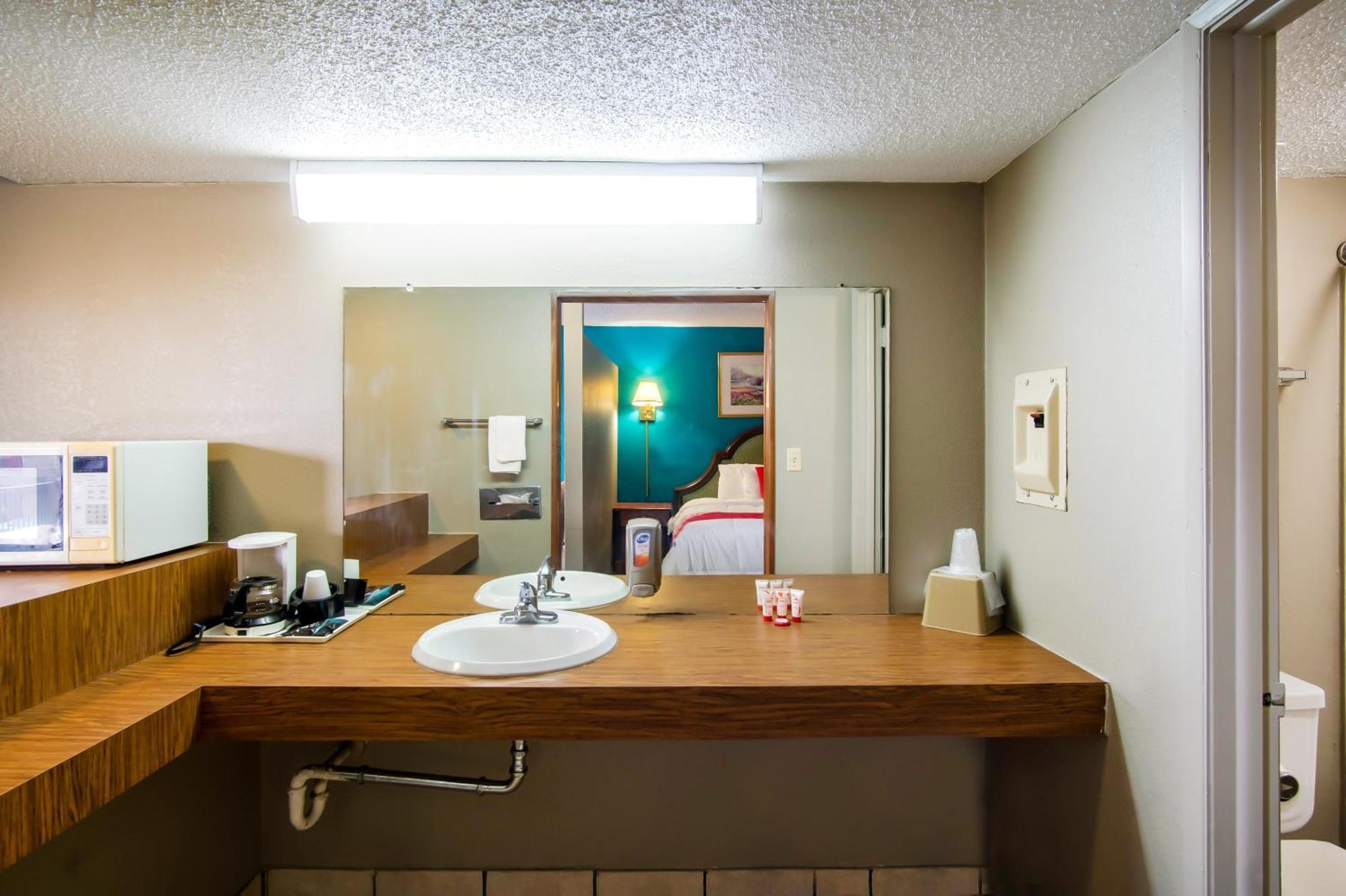 Oyo Hotel Hutchinson West 4Th Ave المظهر الخارجي الصورة