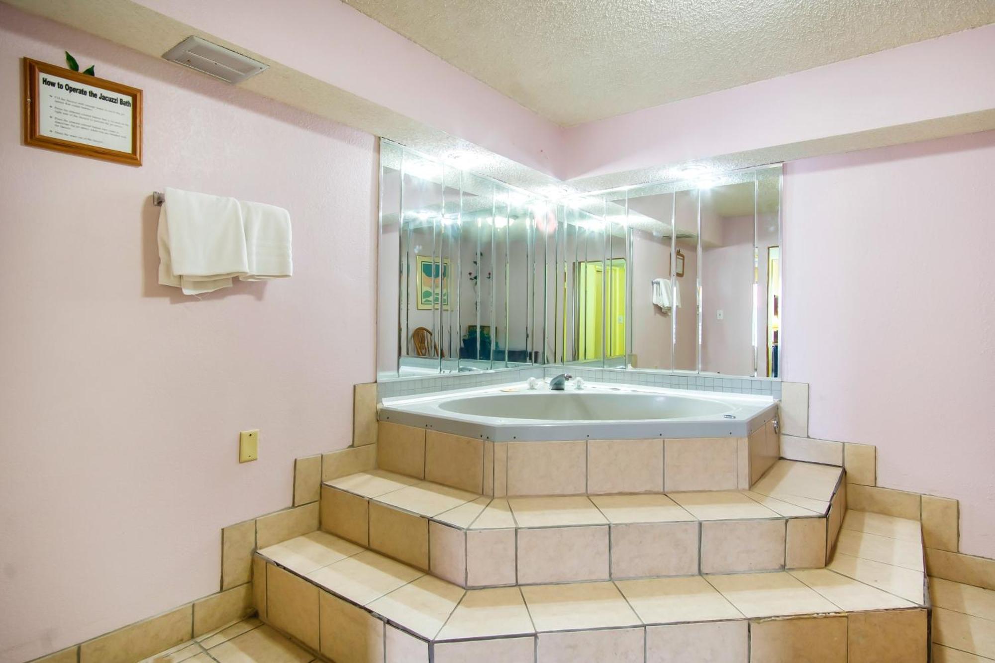 Oyo Hotel Hutchinson West 4Th Ave المظهر الخارجي الصورة