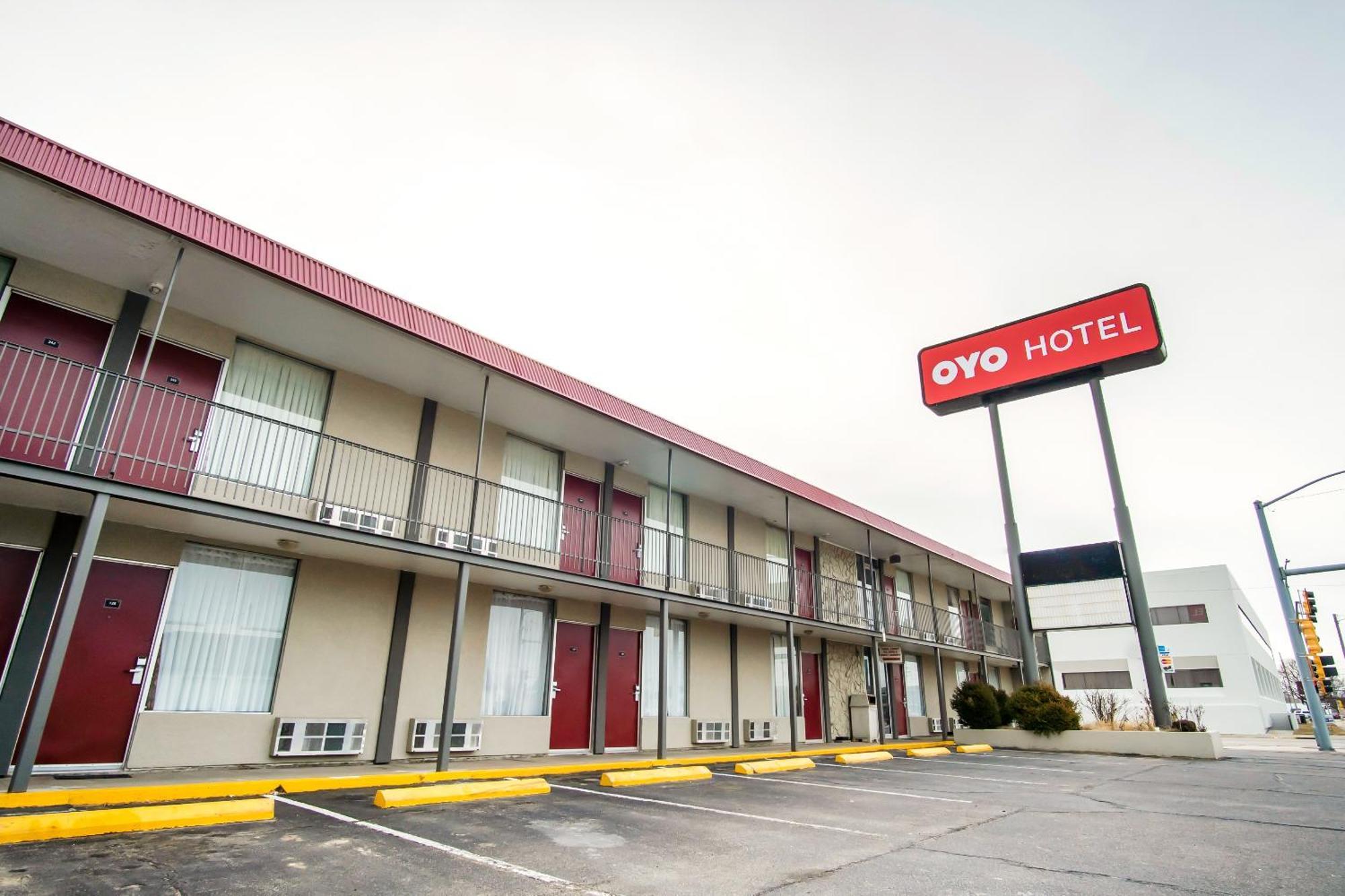 Oyo Hotel Hutchinson West 4Th Ave المظهر الخارجي الصورة